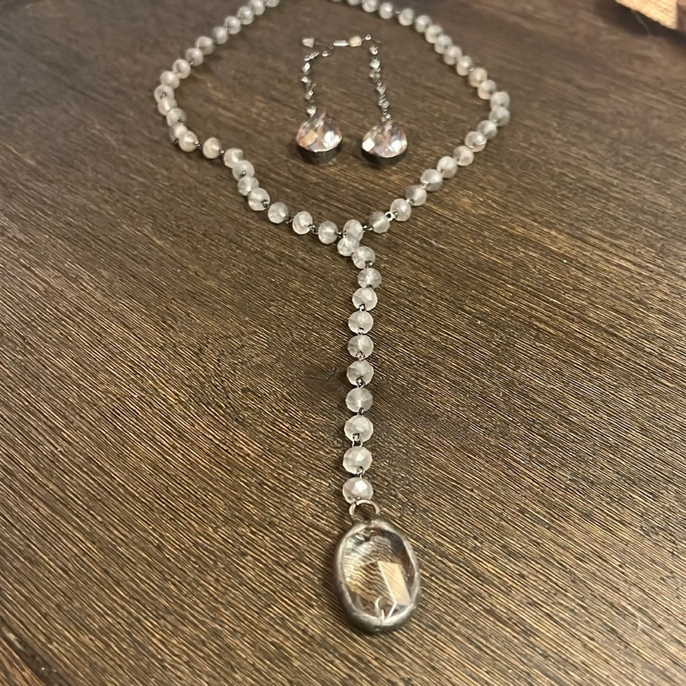 Necklace and earring set